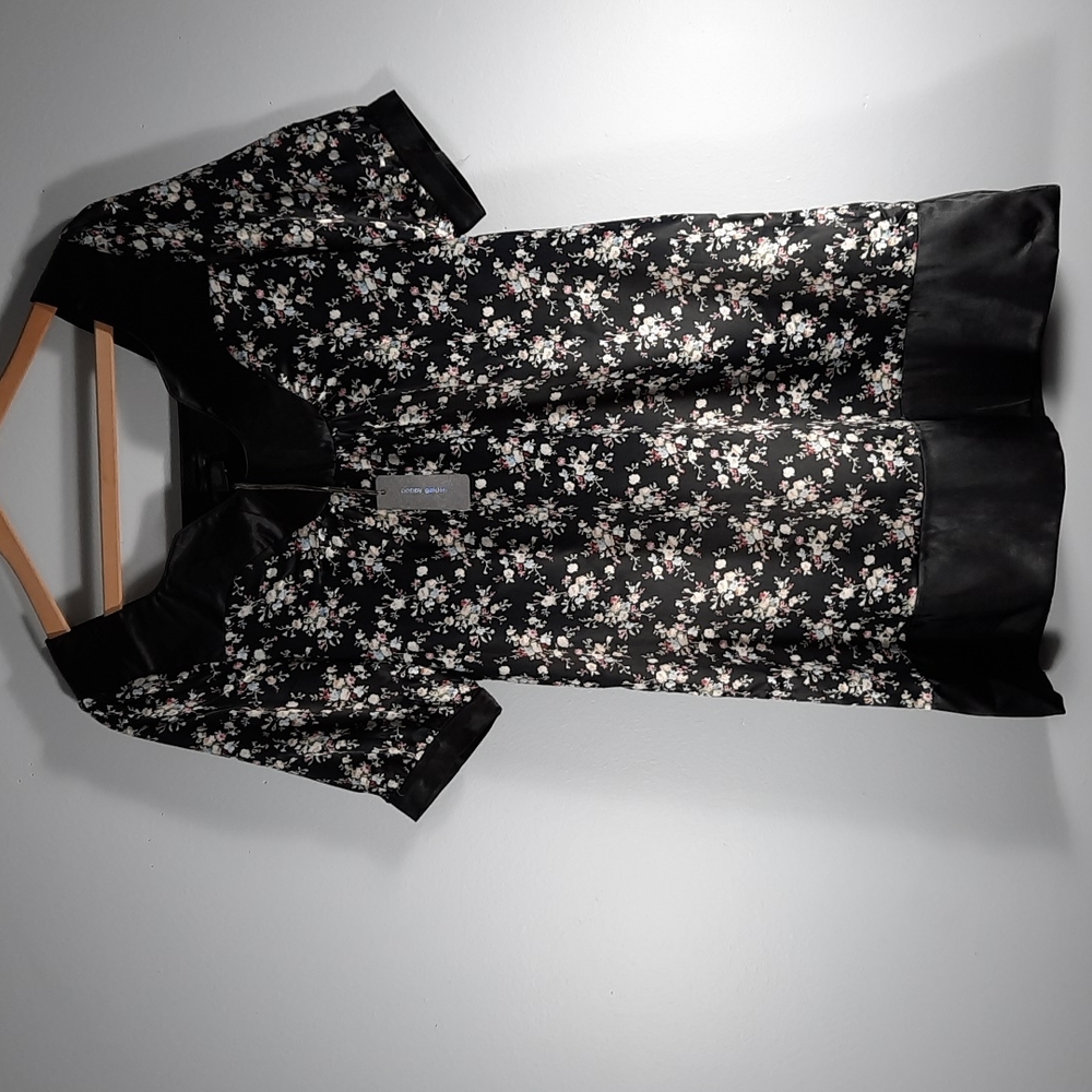 NWT POPPY GARDEN Floral dress SZ M
